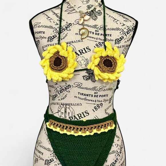 Fashionnova crochet sunflower micro-kini - Picture 1 of 7